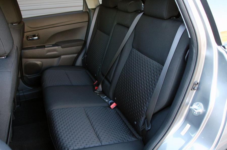  Mitsubishi Outlander Sport 2011 года  (фото 10 из 49)